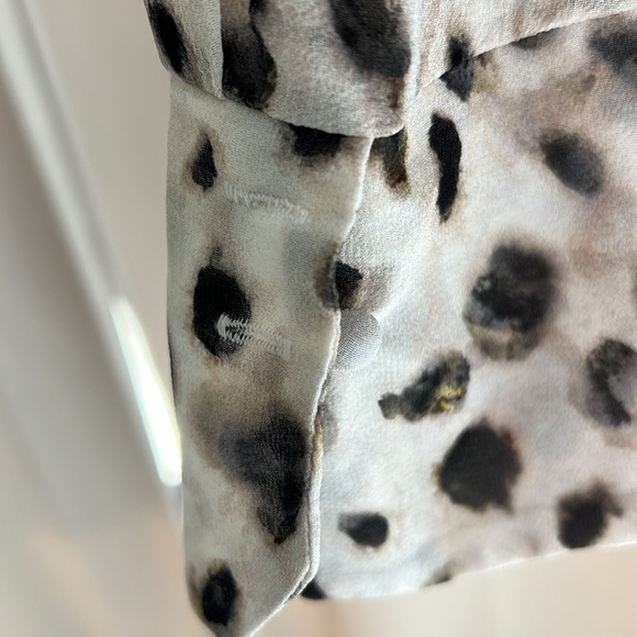 EUC 100% silk Ecru brand blouse size Small - Picture 6 of 13